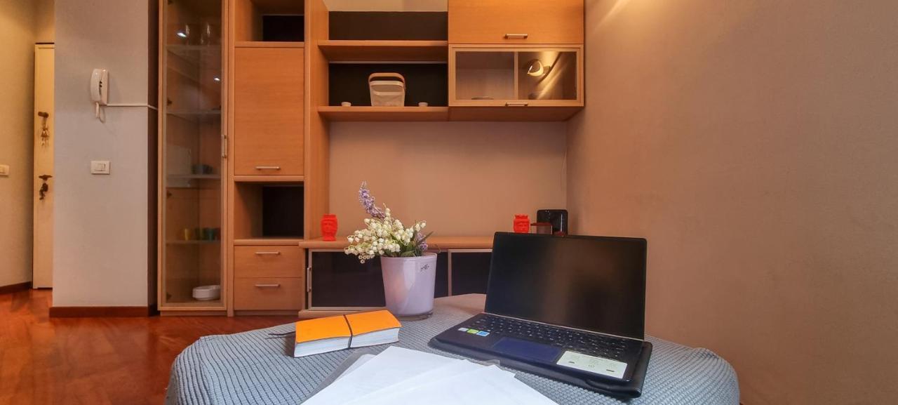 Ferienwohnung Altido Trendy 1-Bed Flat, Easy Access To Centre Mailand Exterior foto